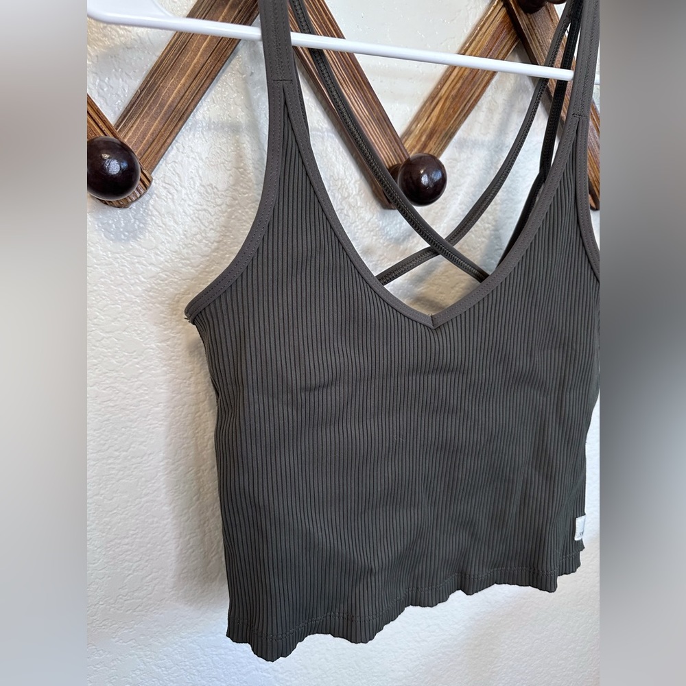 Vuori Ribbed Crop Tank - Picture 3 of 5